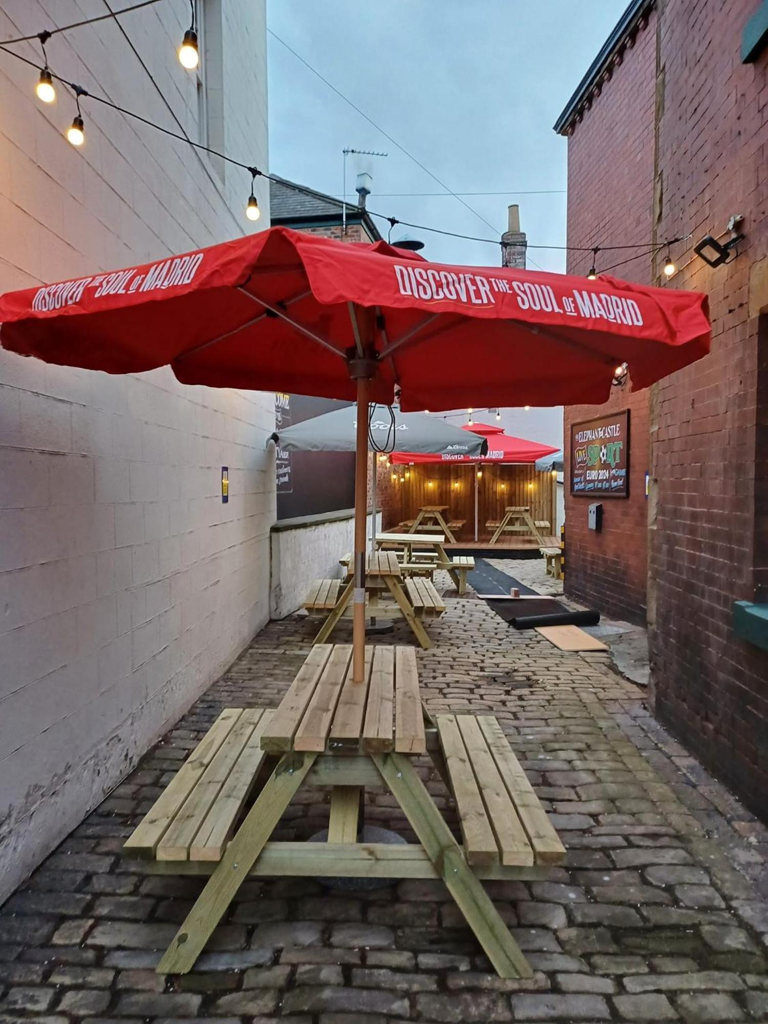 Elephant And Castle Wakefield Buitenkant foto